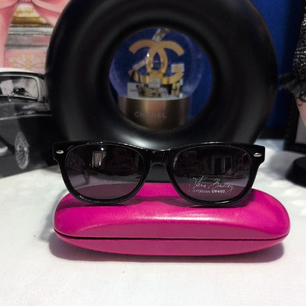 Vera Bradley Leigh Sunglasses Black With Interior Flower Pattern